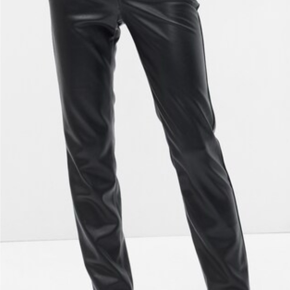 Mid Rise Vegan leather trouser pants 
Gap - Sold out ! 
Brand new w/tags.